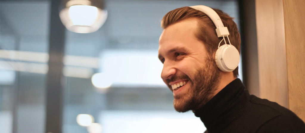 12 podcasts voor creatieve mensen om inspiratie uit te putten